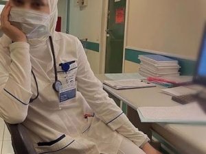 Bir hastanede hemşire olarak çalışan Selen Bilgin